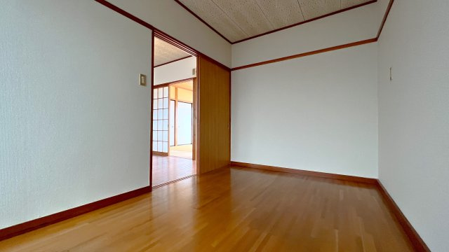 コーポスギヤマの洋室