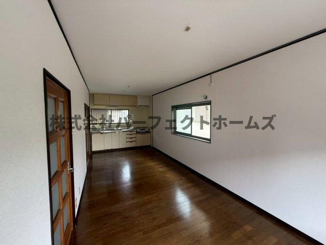池之宮戸建　賃貸の居間・リビング|こちらの居間で趣味の時間をお楽しみください