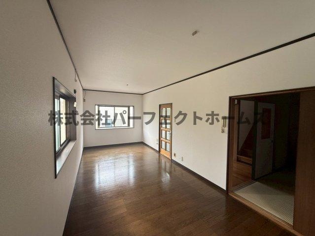 池之宮戸建　賃貸の居間・リビング|おしゃれなリビングです