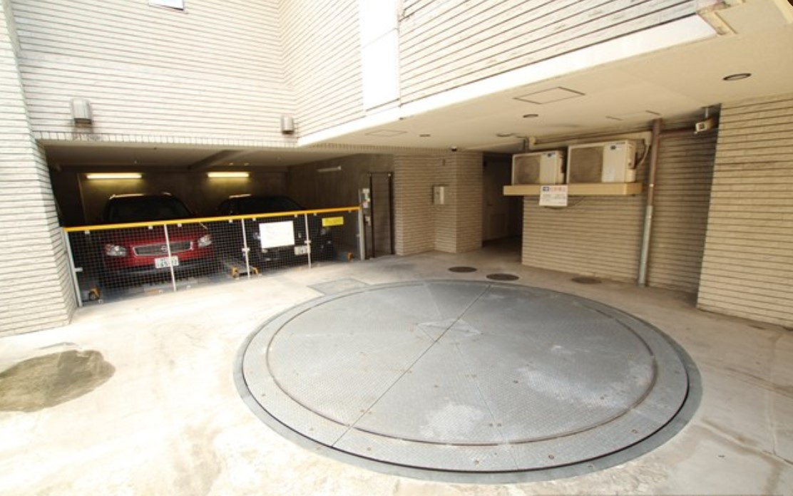 【駐車場】