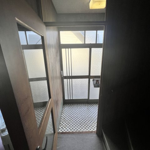 室蘭市高砂町2丁目3-17戸建の玄関
