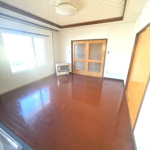 室蘭市高砂町2丁目3-17戸建の居間・リビング