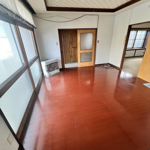 室蘭市高砂町2丁目3-17戸建の居間・リビング