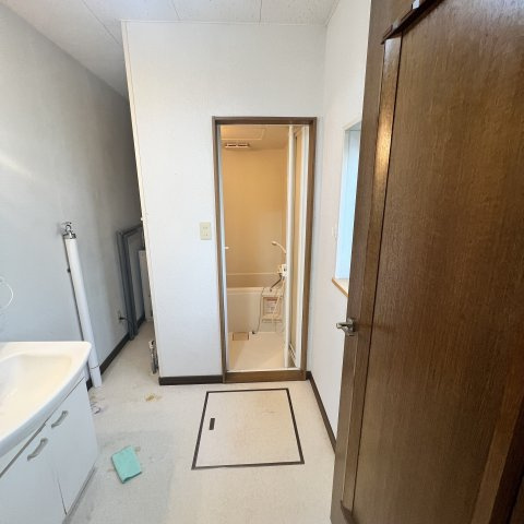 室蘭市高砂町2丁目3-17戸建の玄関