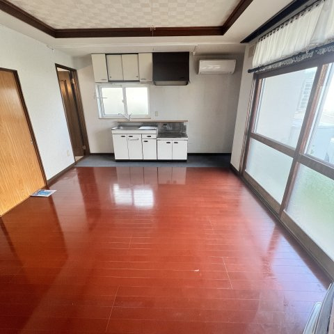 室蘭市高砂町2丁目3-17戸建の居間・リビング