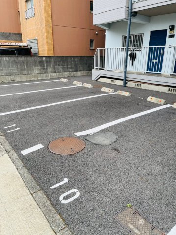 スカイフォートの駐車場