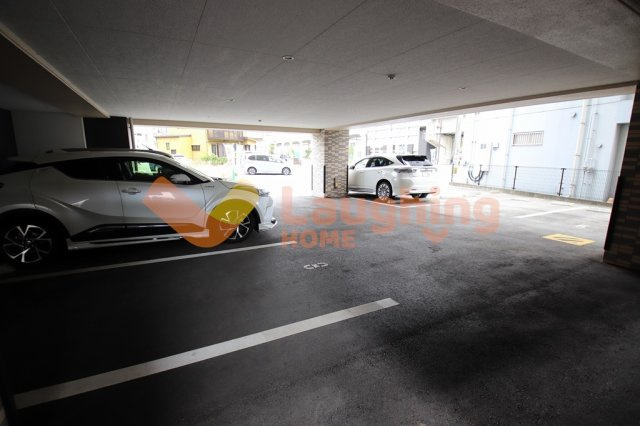 MARKSFORT花畑の駐車場|車をお持ちの方に嬉しい駐車場付きの物件です