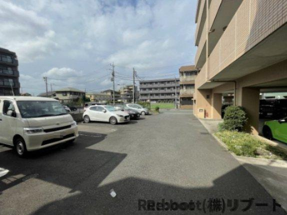 ドゥーエ妙典の駐車場