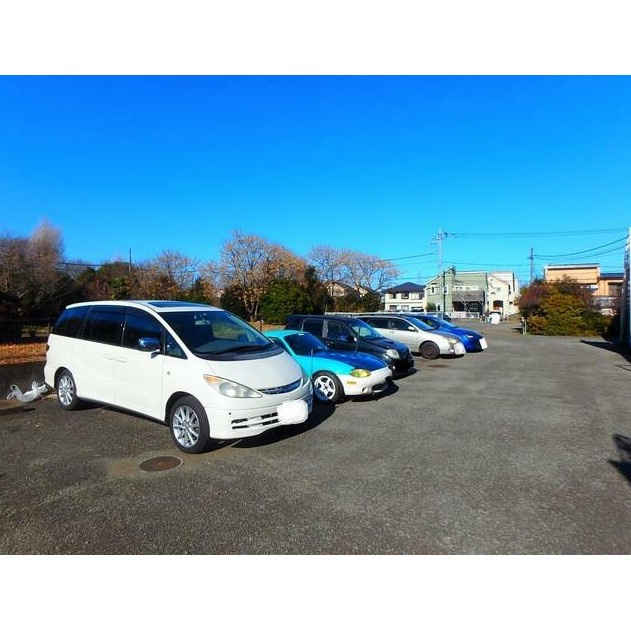 コーポつつじの駐車場