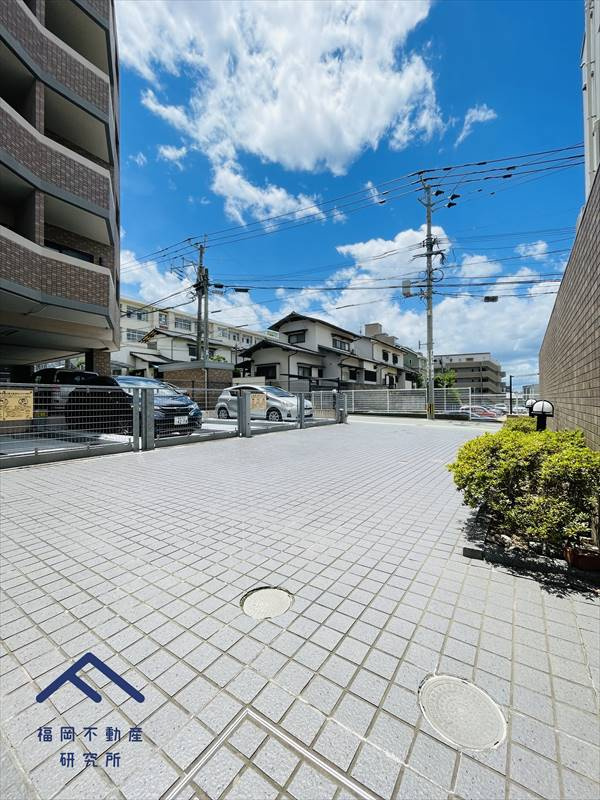 ロイヤルマンション別府六の駐車場