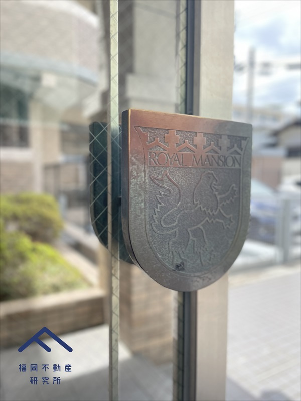 ロイヤルマンション別府六のエントランス