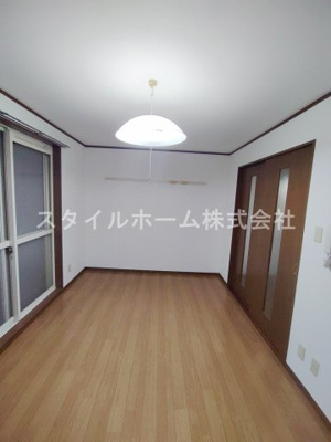 【洋室】 | 牛川通ウラヤマハイツ | 別部屋写真です。