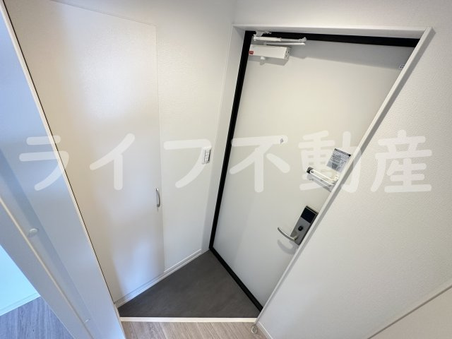 パロス衣摺クリアスの玄関