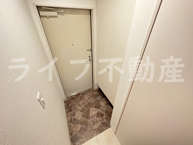 LEPUS御厨Aの玄関|収納もある玄関です