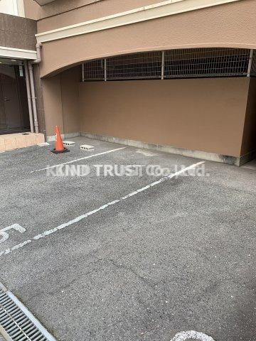 リバティハウスの駐車場|駐車場完備です