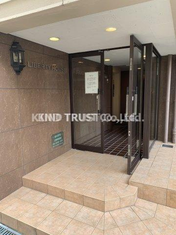 リバティハウスのエントランス|エントランスです