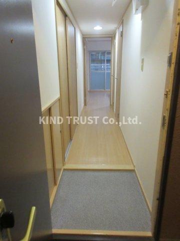 リバティハウスの玄関|明るい玄関です