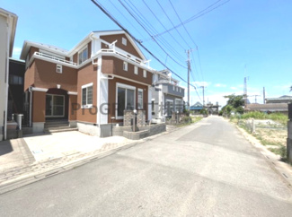 【前面道路含む現地写真】