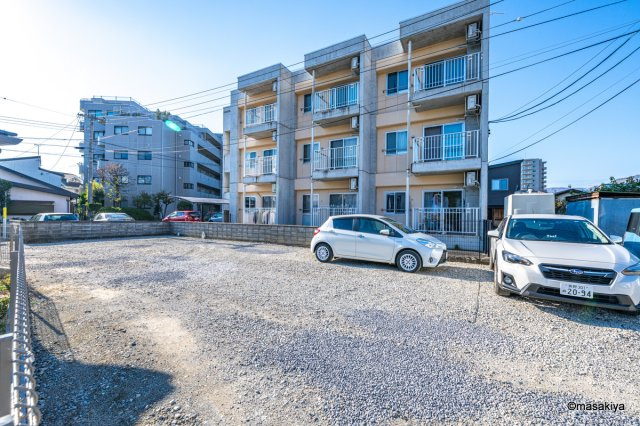 栗田パーキングの外観