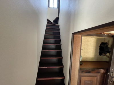 【その他共用部分】 | 中古戸建　岩国市由宇町南３丁目 | 階段です。