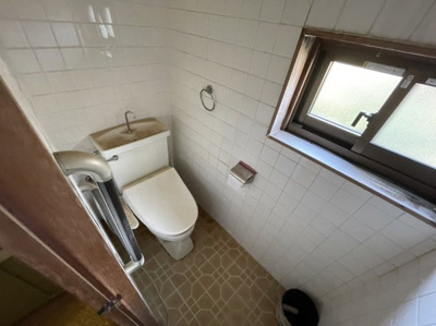 【トイレ】 | 中古戸建　岩国市由宇町南３丁目 | 落ち着いたトイレです。