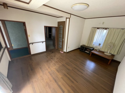【洋室】 | 中古戸建　岩国市由宇町南３丁目 | 広々とした空間のある洋室です。