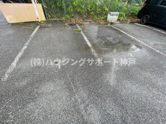 グリーンハイツ桃山の駐車場