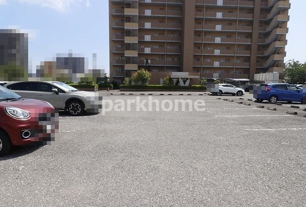 アストーレ青柳の駐車場