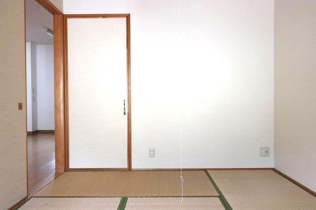 カーサNAKANOの和室|畳の上でゆっくりとくつろげる和室です