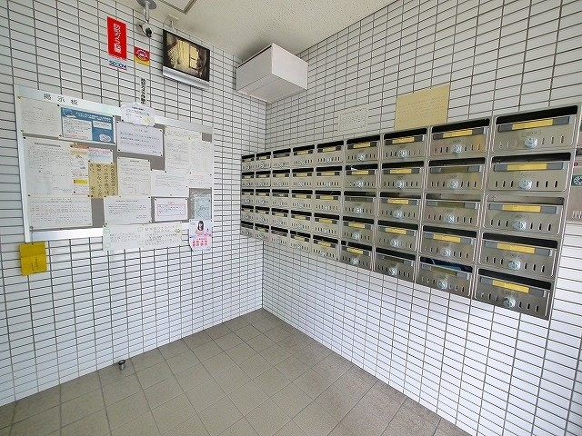 杉ヶ町北ビルのエントランス|集合ポストです