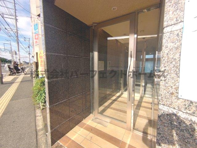 レオン光善寺のエントランス