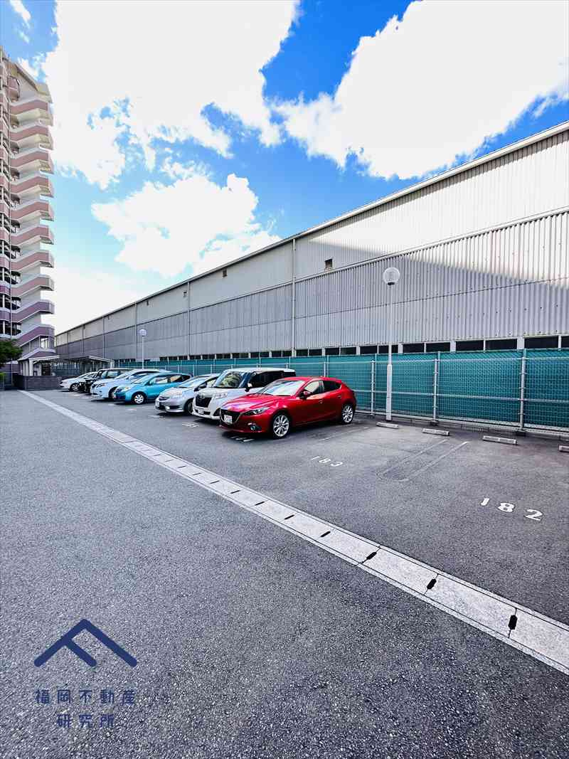 アプローズ南福岡駅の駐車場