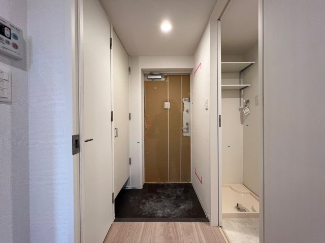 セレニテ本町東リアンの玄関
