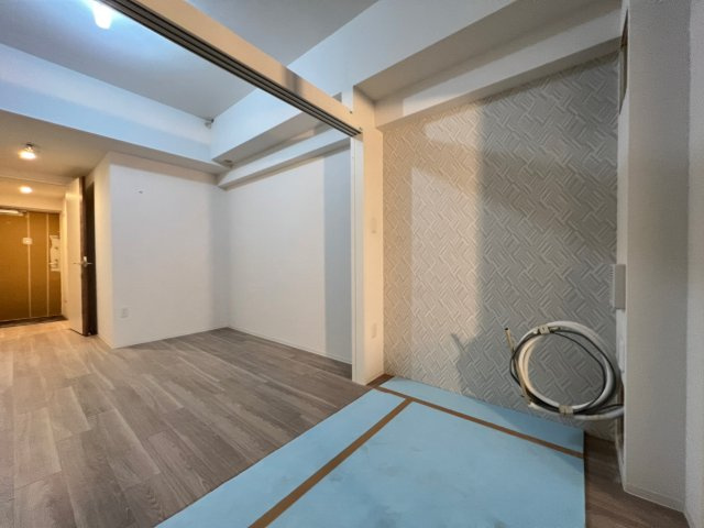 セレニテ本町東リアンの洋室