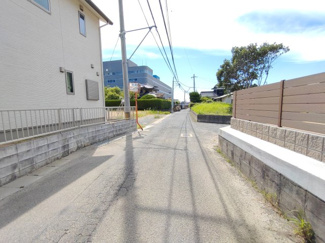 【前面道路含む現地写真】 | 生活道として道幅も十分確保されています。
