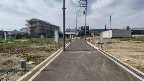 池田市神田２丁目の新築一戸建の前面道路含む現地写真