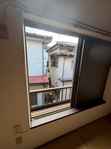 千葉市花見川区幕張町５丁目のアパートのバルコニー