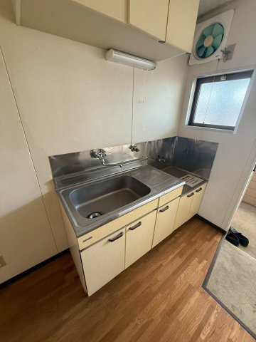 千葉市花見川区幕張町５丁目のアパートのキッチン