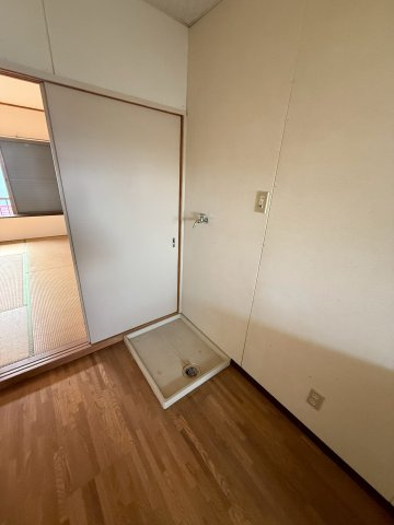 千葉市花見川区幕張町５丁目のアパートの玄関