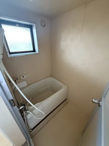 千葉市花見川区幕張町５丁目のアパートの浴室