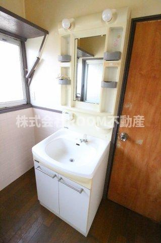 倉内貸家の洗面所