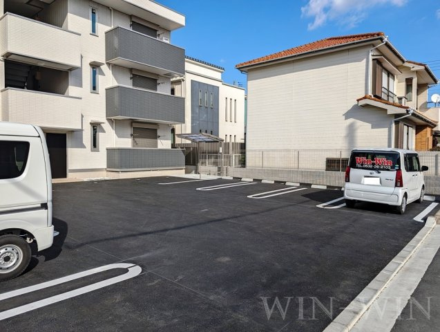 D-square 前田南町の駐車場