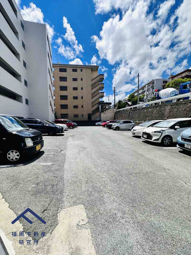大池シャインハイツの駐車場