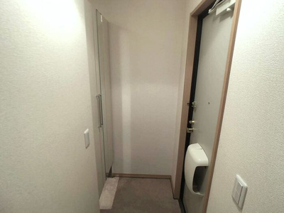 【玄関】 | ヴィラルミエールA | 収納もある玄関です