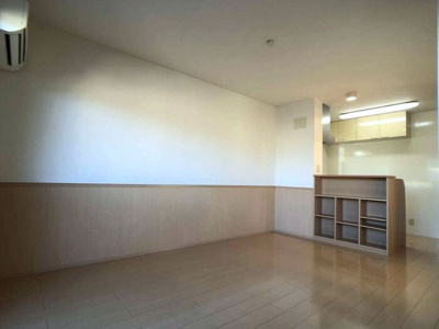 【居間・リビング】 | ヴィラルミエールA | 使いやすいリビングです