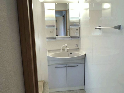【洗面所】 | ヴィラルミエールA | 忙しい朝には欠かせない洗面所です