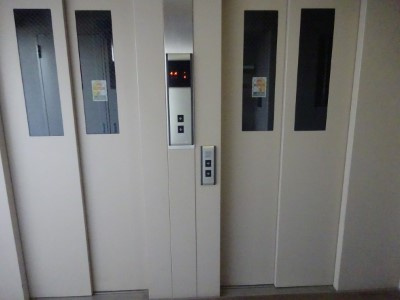 【その他共用部分】 | 進和江坂アーバンライフ | エレベーターが２基もあります。