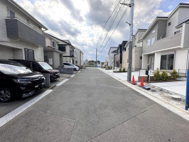 川越市豊田町2丁目　新築戸建の前面道路含む現地写真|南側6.0ｍ公道