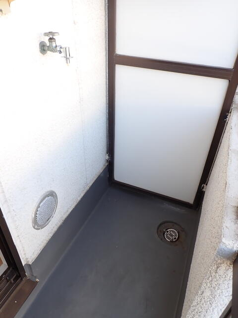 室外洗濯機置場です。