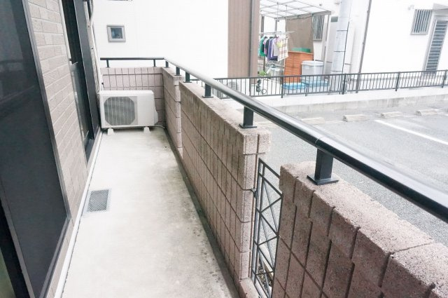 熊本市西区上代９丁目のアパートのバルコニー